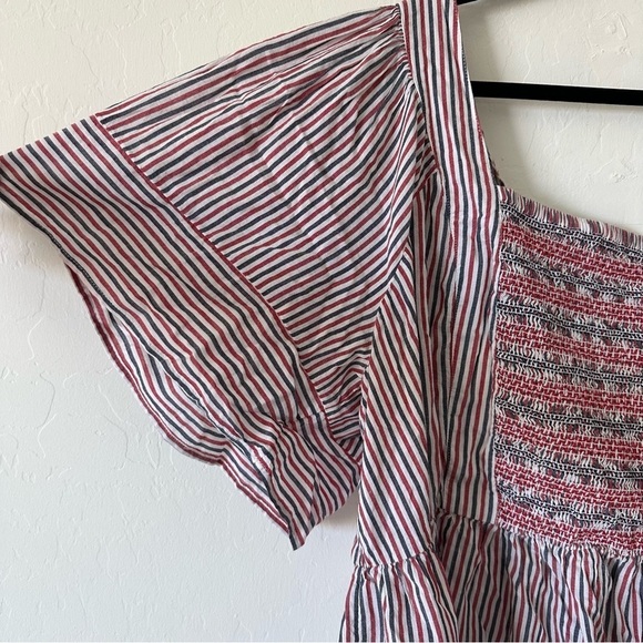 Old Navy Cotton Blend Red White Blue Seersucker Striped Smocked Top Plus Size 4X - Picture 8 of 9